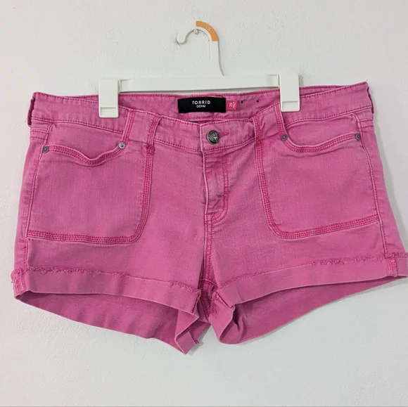Torrid Denim Shorts Mid Rise Cuffed Hem Patch Pockets Stretch Hot Pink 20 - Picture 1 of 10